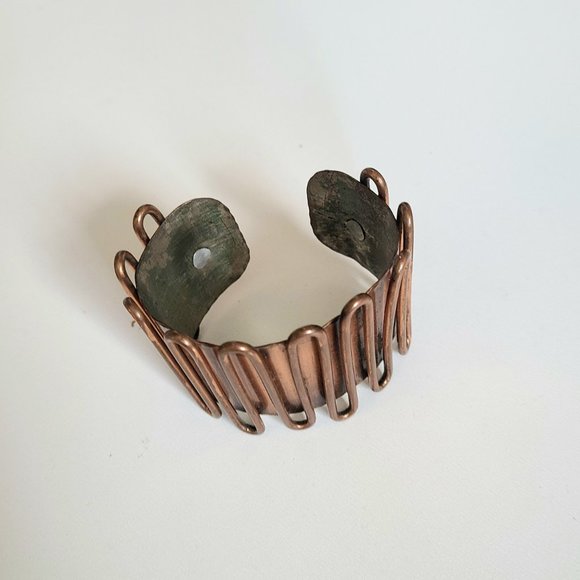 Copper swirl design cuff bracelet. - Picture 3 of 11
